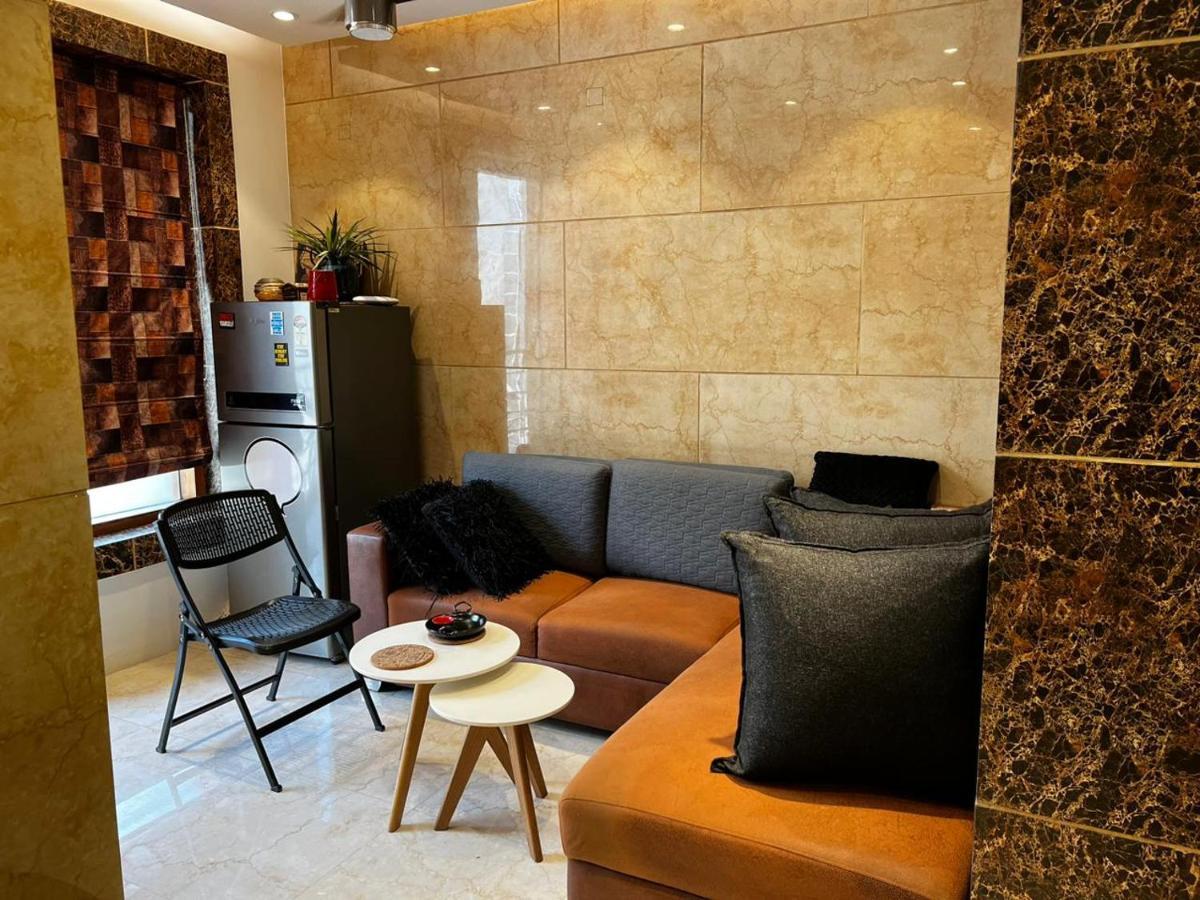 Divine Studios Rajouri Garden Neu-Delhi Exterior foto