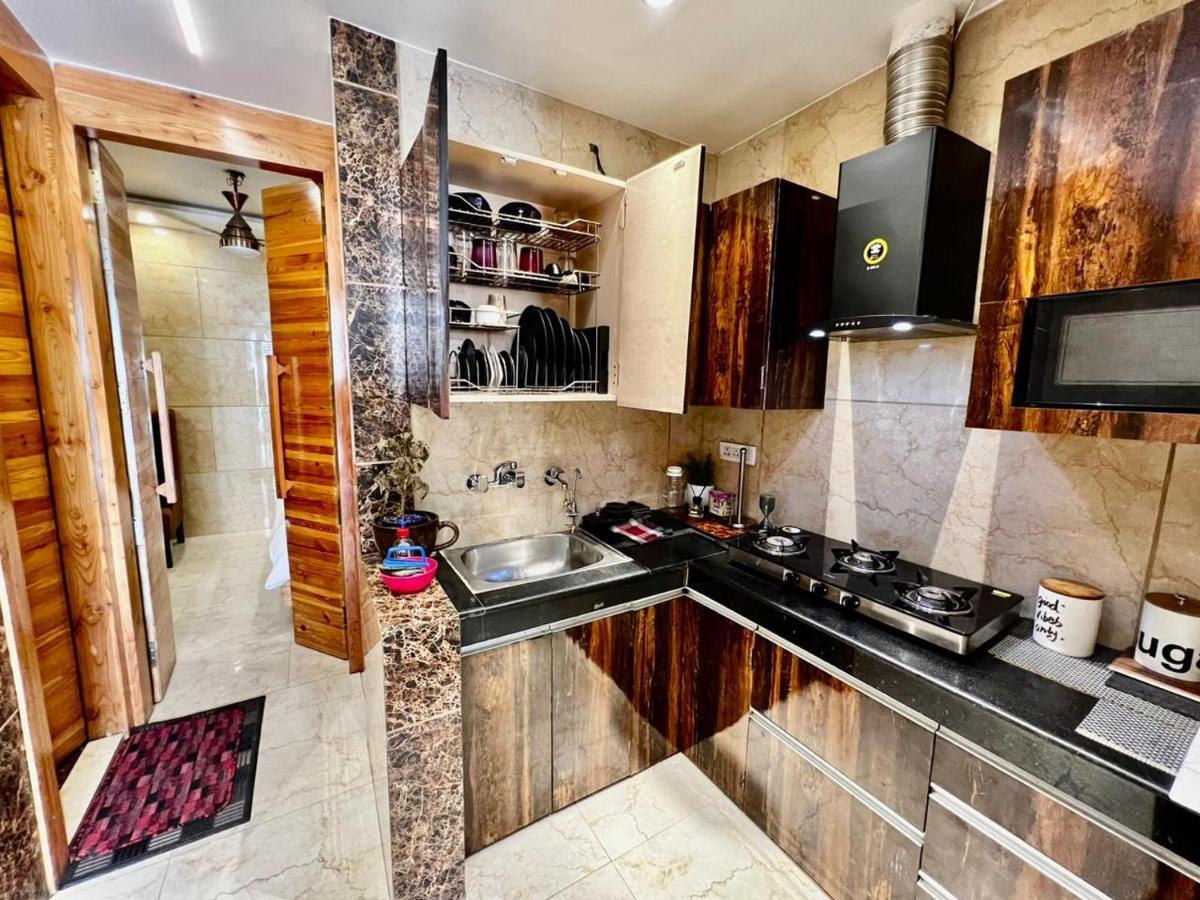 Divine Studios Rajouri Garden Neu-Delhi Exterior foto
