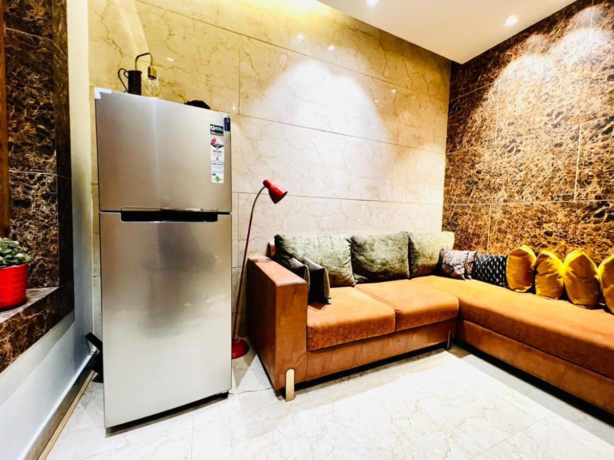 Divine Studios Rajouri Garden Neu-Delhi Exterior foto