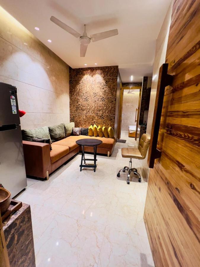 Divine Studios Rajouri Garden Neu-Delhi Exterior foto