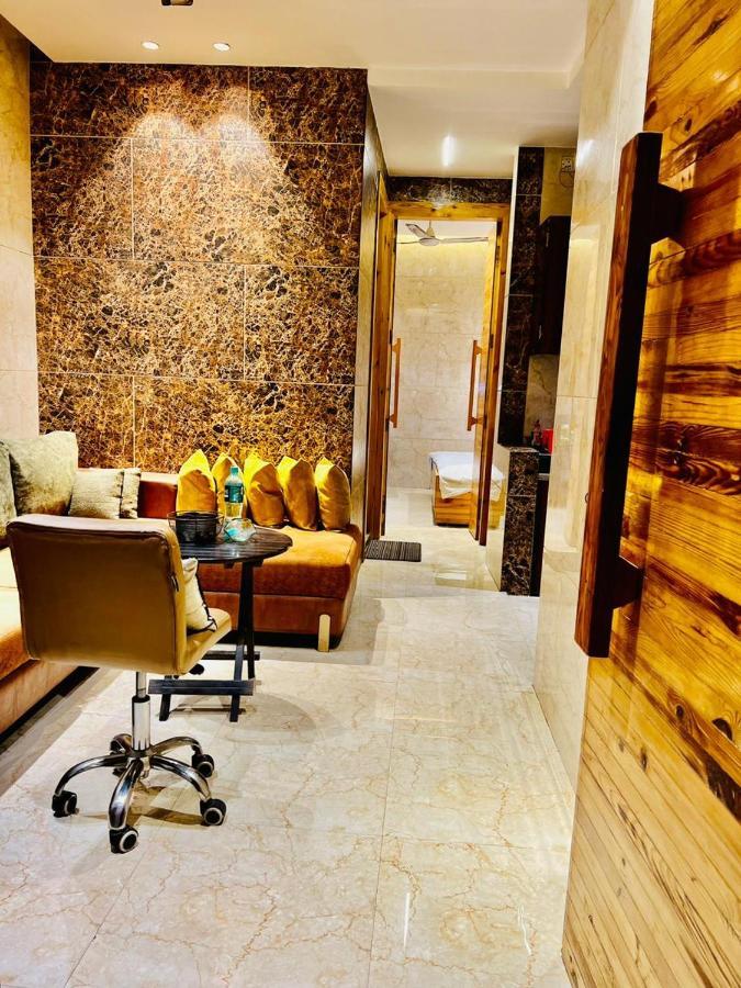 Divine Studios Rajouri Garden Neu-Delhi Exterior foto