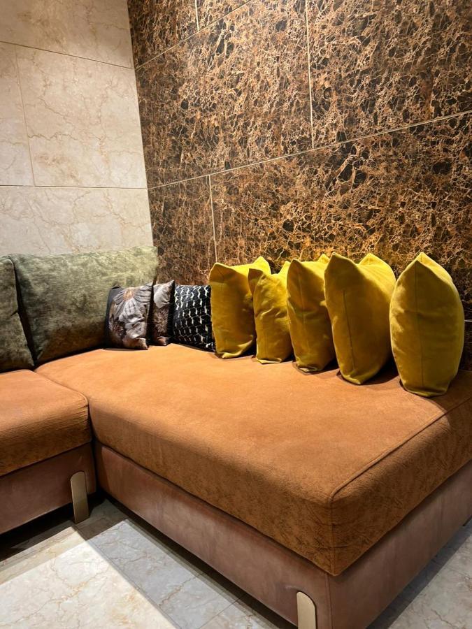 Divine Studios Rajouri Garden Neu-Delhi Exterior foto