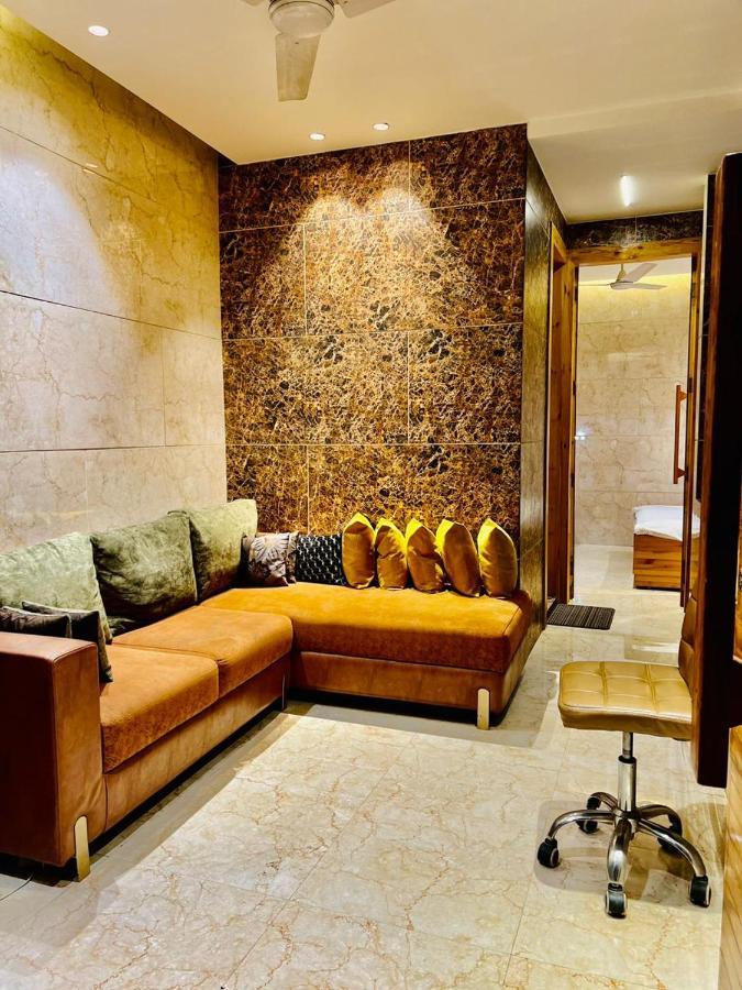 Divine Studios Rajouri Garden Neu-Delhi Exterior foto