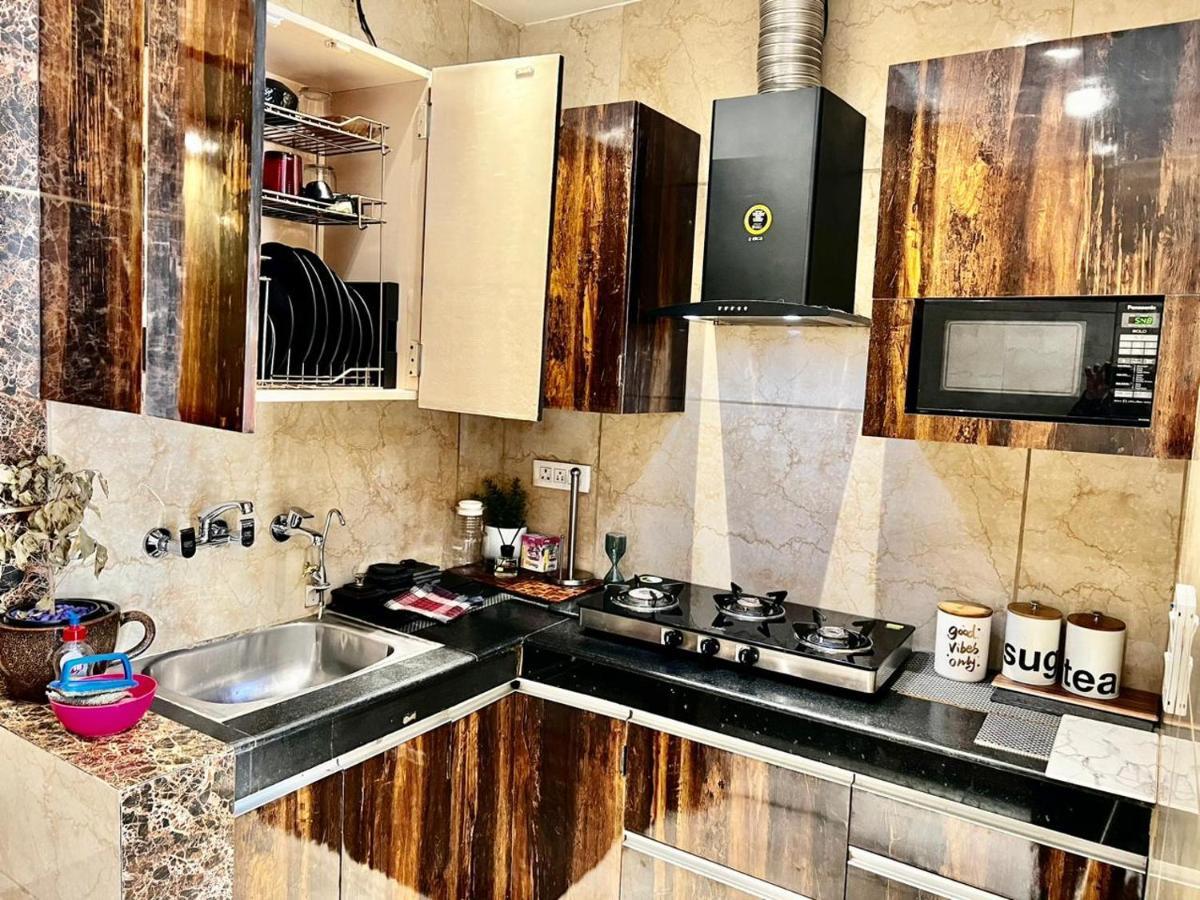 Divine Studios Rajouri Garden Neu-Delhi Exterior foto